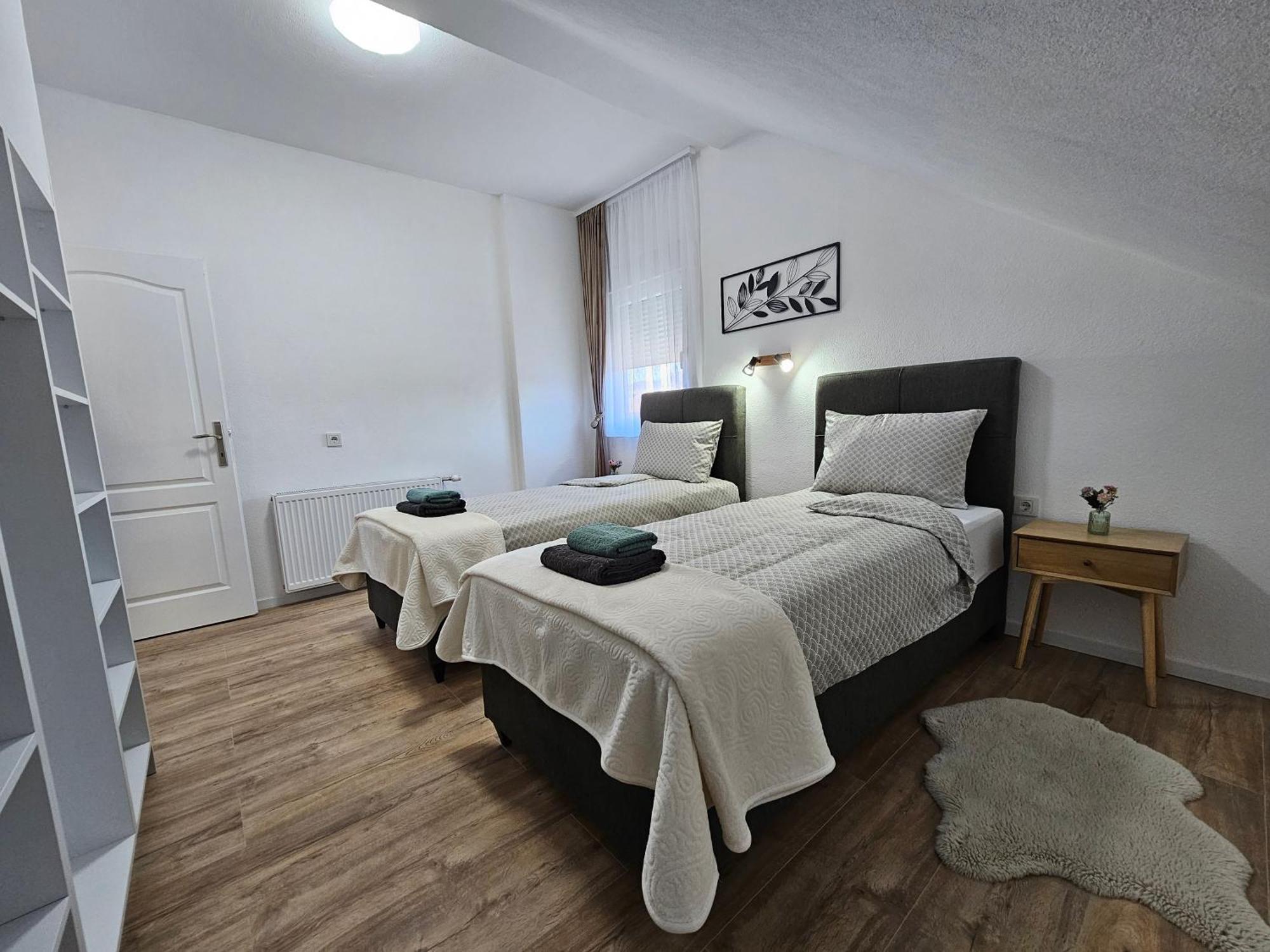 Apartamento Ana Gračac Exterior foto